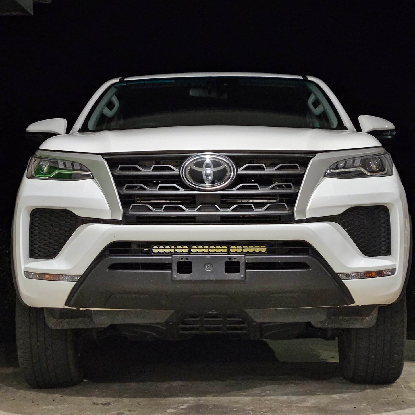Toyota Fortuner 2018-on Behind Grille Light bar kit