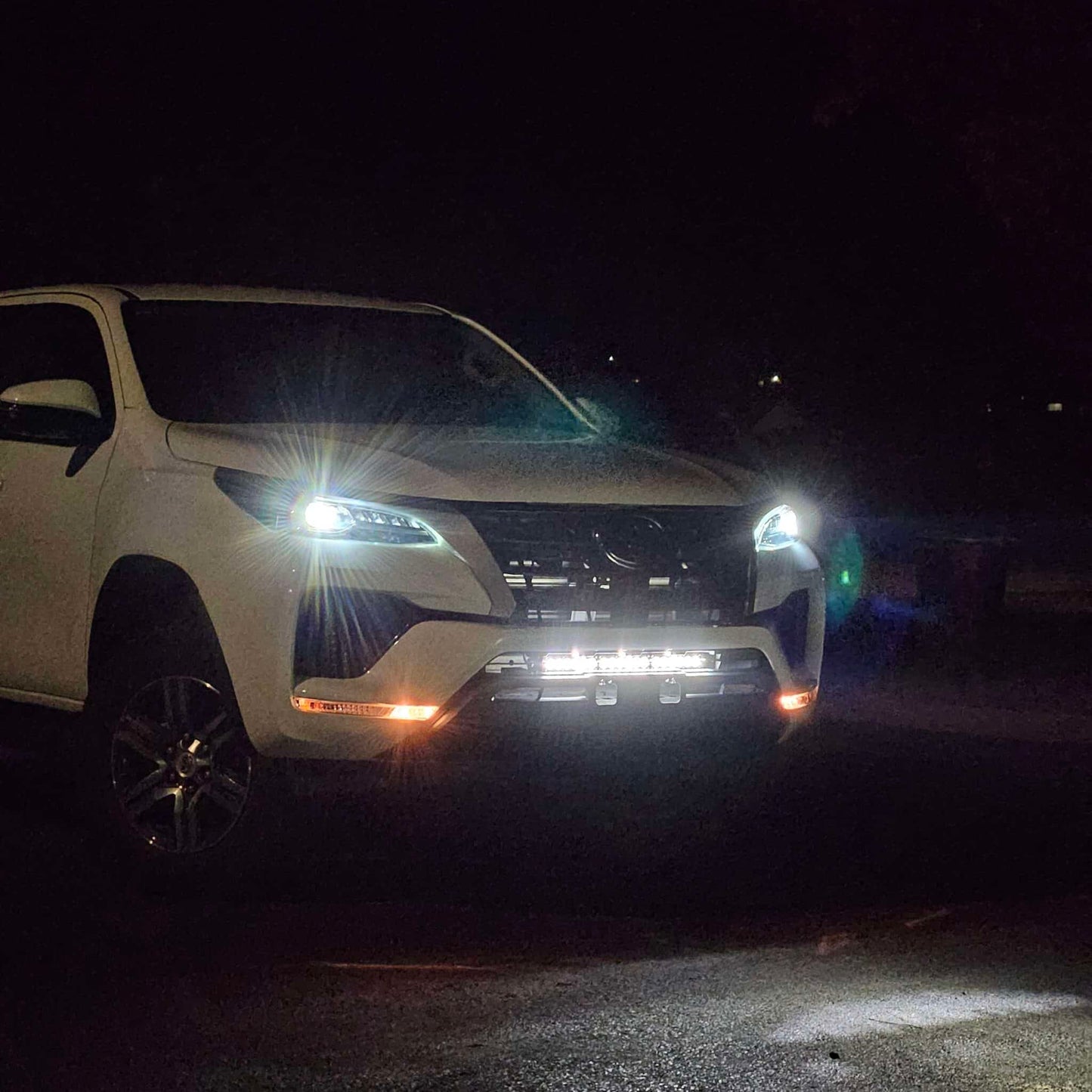 Toyota Fortuner 2018-on Behind Grille Light bar kit