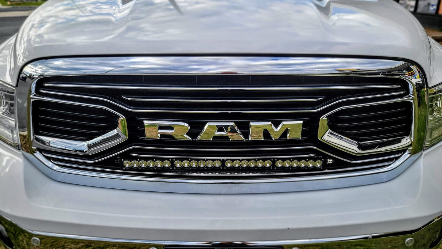 Ram 1500 DS Laramie 2018 - 2021 in Grille Integration Light Bar Kit