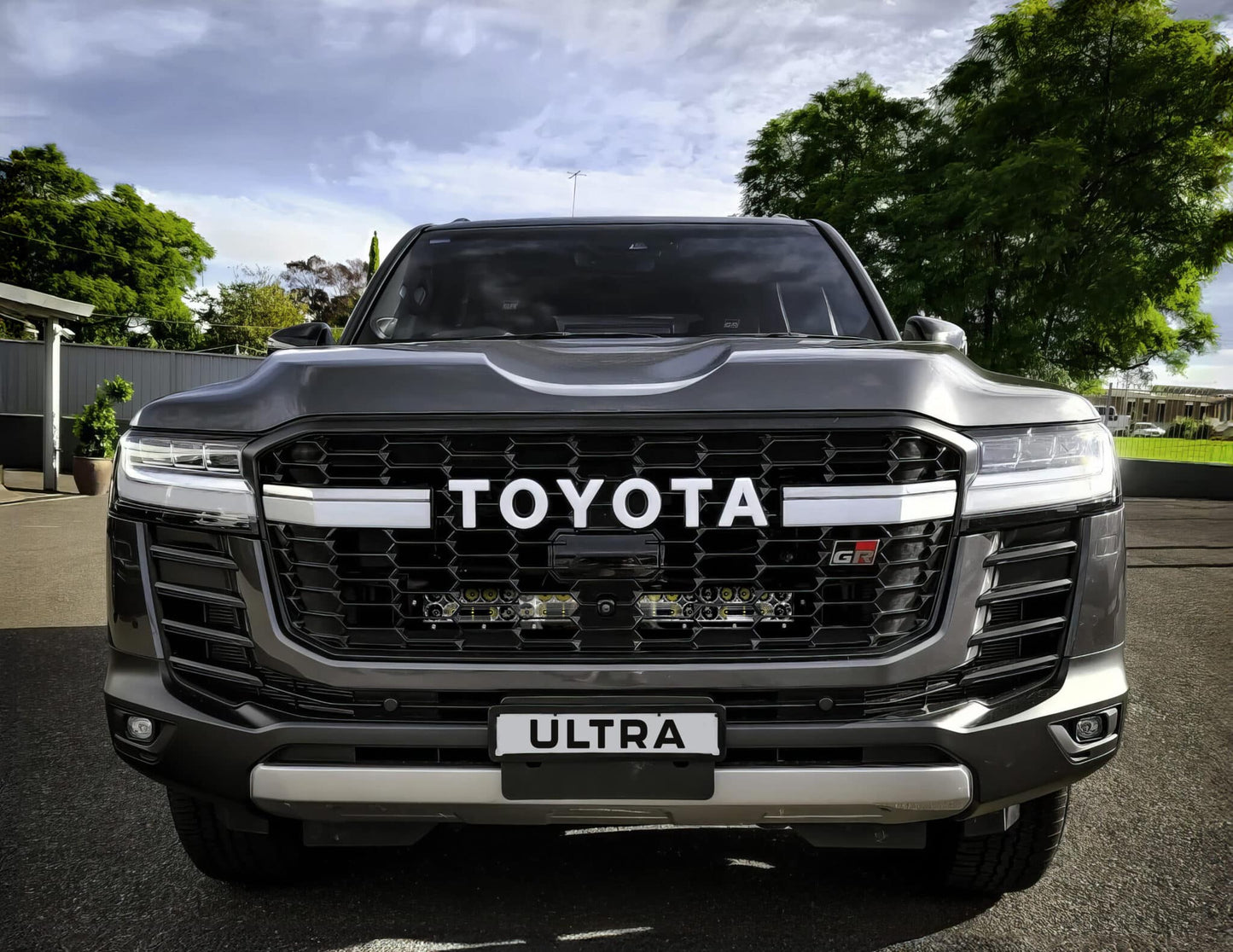 Toyota 300 Series Land Cruiser GR Sport Behind Grille Light Bar Kit