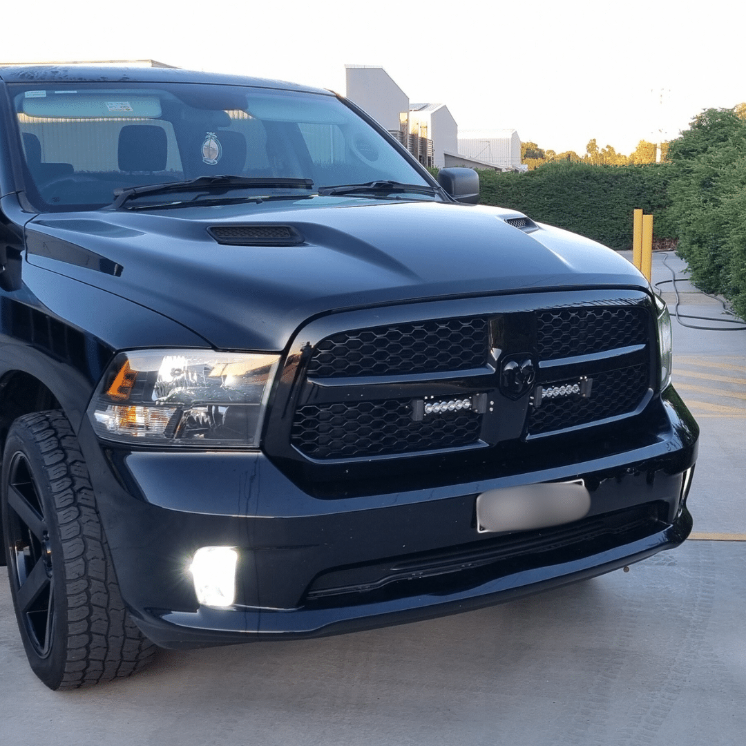 Ram 1500 DS Express 2018 - 2023 in Grille Integration Light Bar Kit